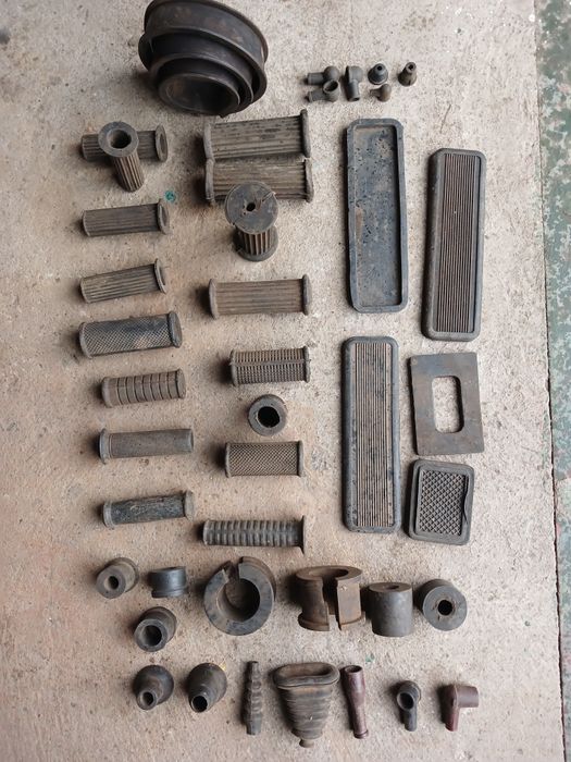 Підніжки, ручки гумові для автомототехніки