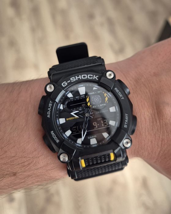 Zegarek Casio G-Shock GA-900-1AER