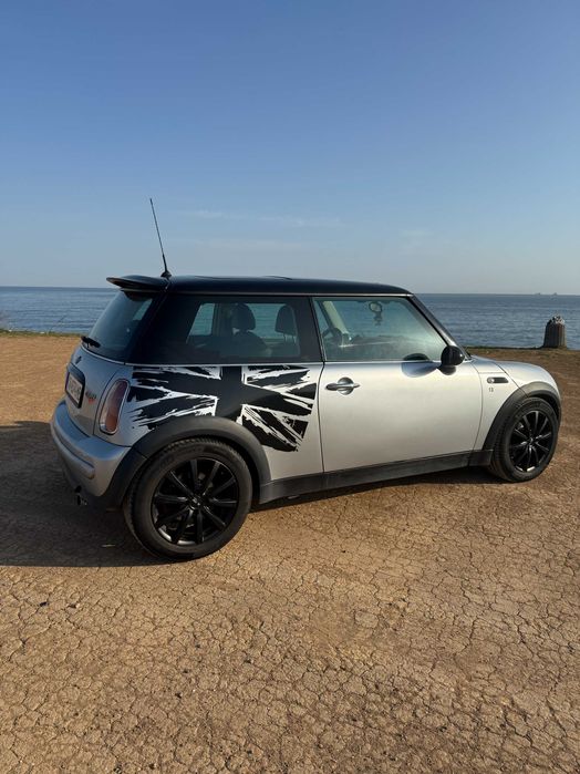 Mini Cooper R50 (2001 / 1.6)