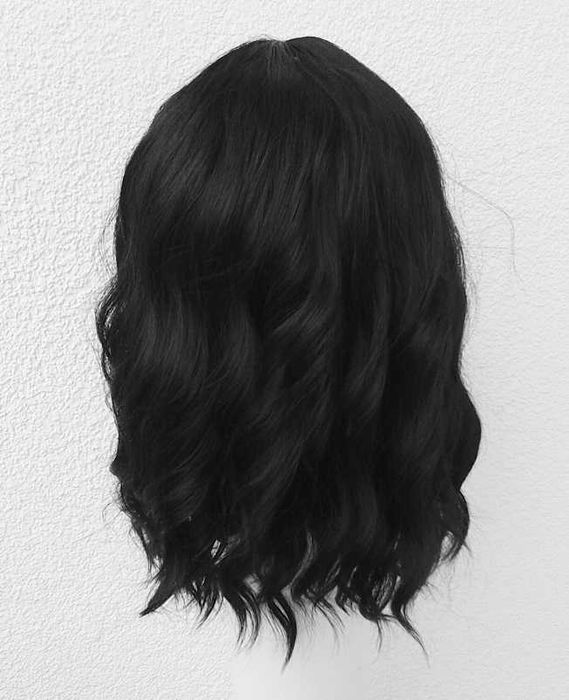 Czarna falowana peruka z przedziałkiem do ramion cosplay czarny wig