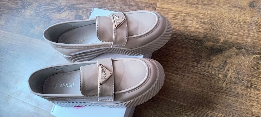 Взуття для дівчинки