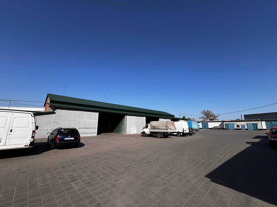 Здається в оренду ряд складських приміщень в районі Літака