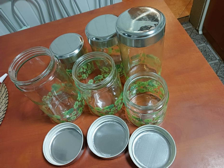 Sprzedam pojemniki zamykane