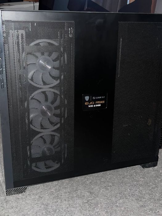 Lian Li O11D EVO RGB Lamborghini Edition + 6x Corsair QL120 RGB