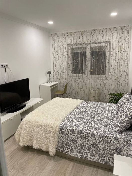 Quarto acolhedor com casa de banho privativa