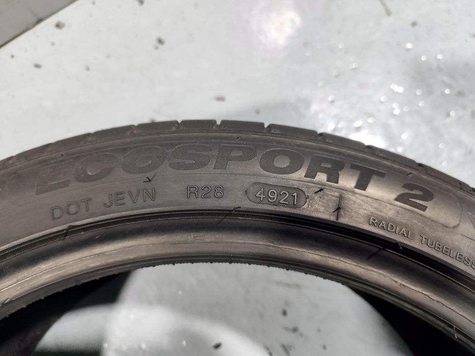 2 pneus semi novos 225-40R18 Imperial - Oferta dos portes