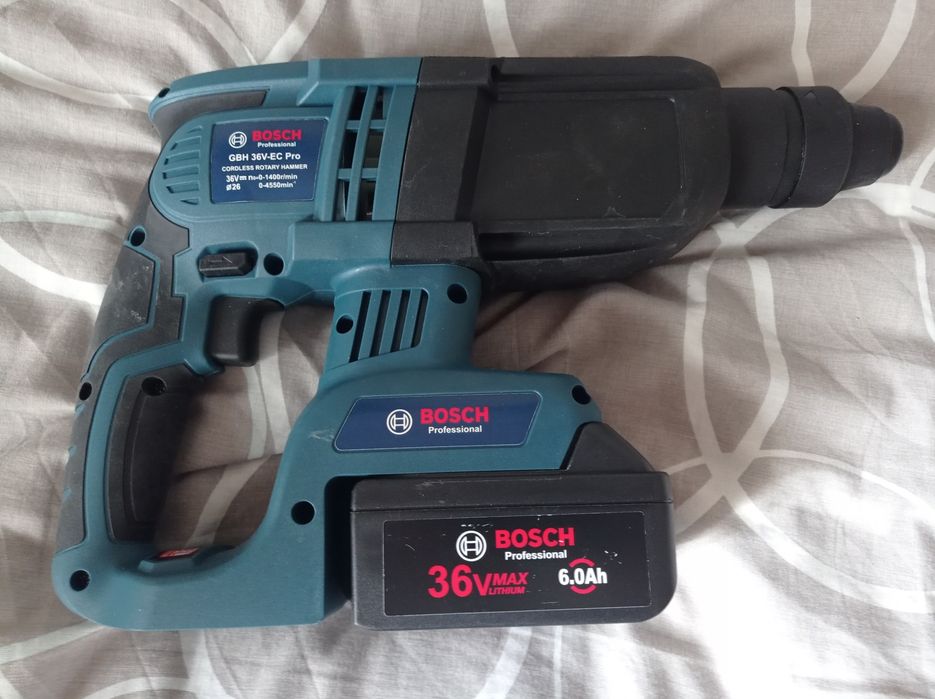 Продам перфоратор Бош  на акумуляторі 36 вольт 6 АH