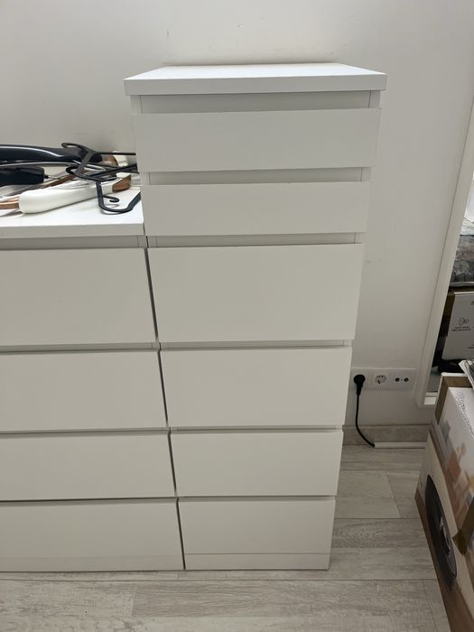 Cómoda Ikea com espelho e 6 gavetas