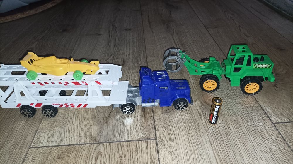 Машинки для хлопчиків(автовоз , трактор)