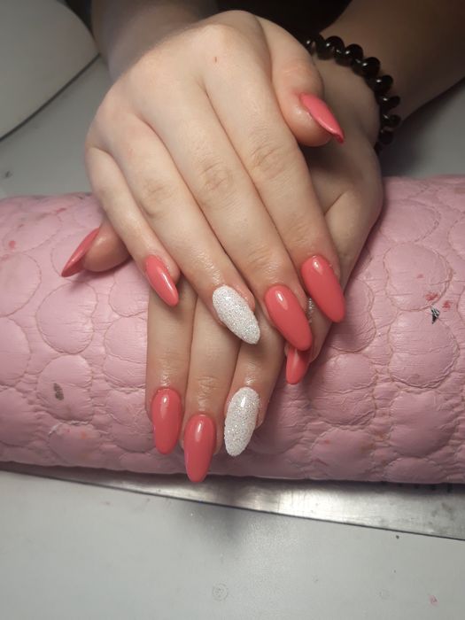 Manicure hybrydowy i żelowy