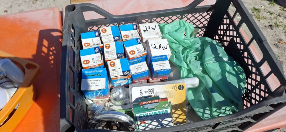 Lote sobras de lâmpadas e afins de material eléctrico