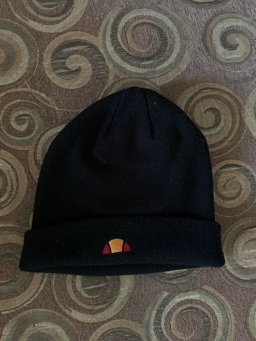 Продам шапку ellese