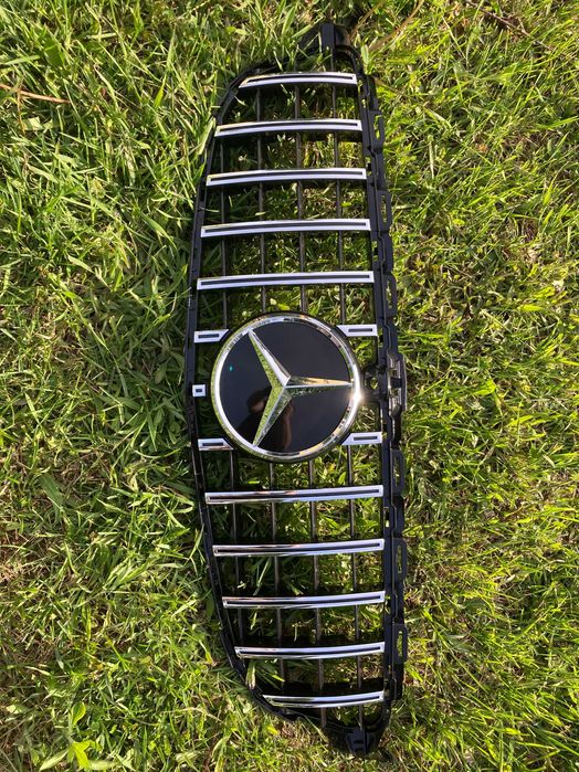 Решетка mercedes C W205 2019-2021год.GTстиль (chrome Black) с камерой
