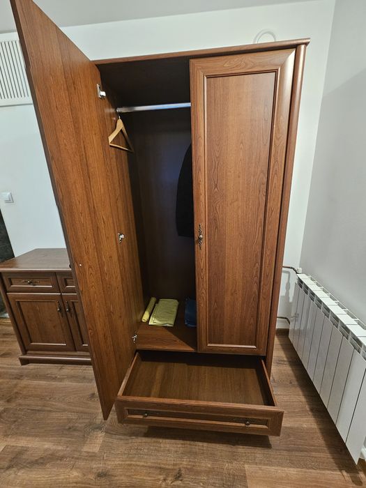 Zestaw mebli szafa komoda słupek