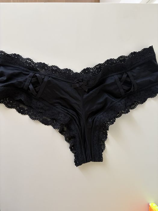 Majtki koronkowe Victoria’s Secret M czarne