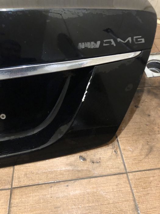 Mercedes крышка багажника CL63