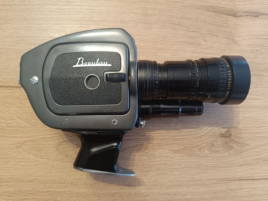 Kamera Beaulieu S2008 + Angénieux 8x64mm + ładowarka.