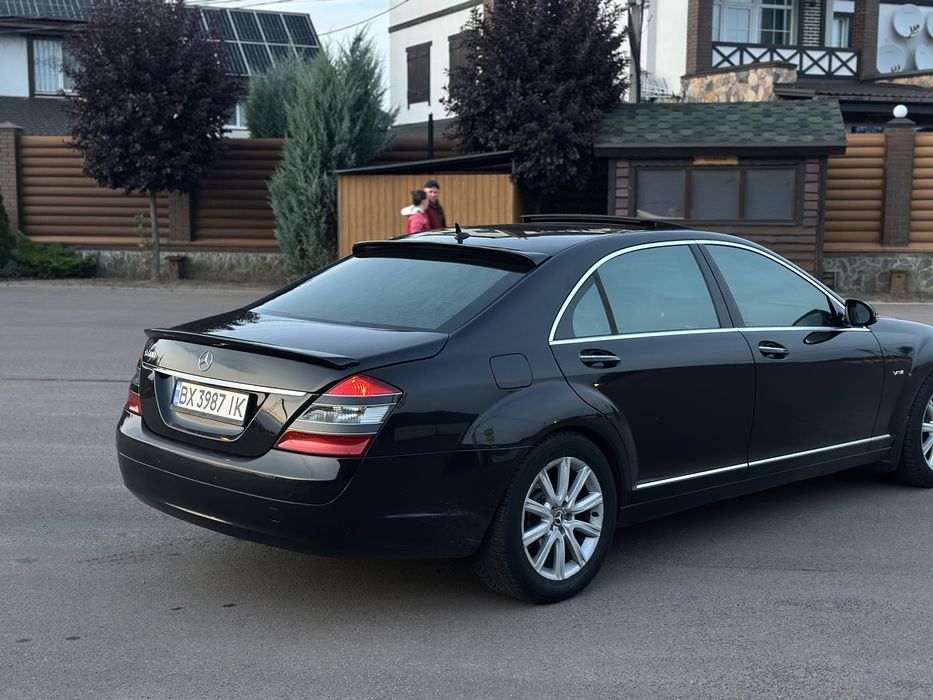 Mercedes-Benz W221