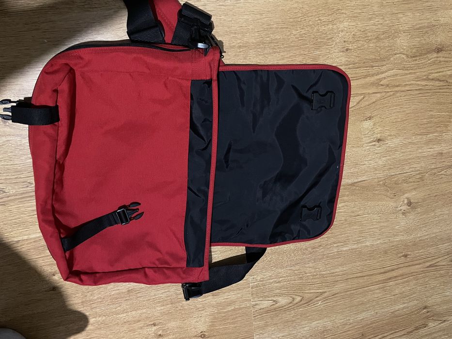 Mala Eastpak messenger bag