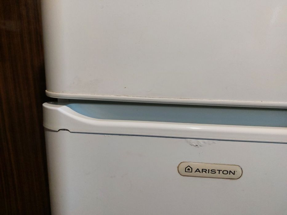 Холодильник Ariston