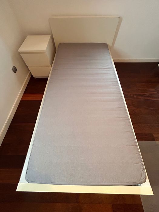 Cama, colchão e estrado IKEA