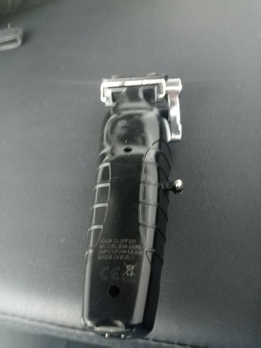 Máquina de cortar cabelo Kemei