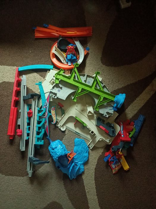 Hotwheels mega garaż