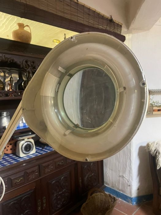 Lupa com luz estética