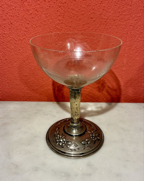 Copo em vidro gravado com base em Prata contraste javali