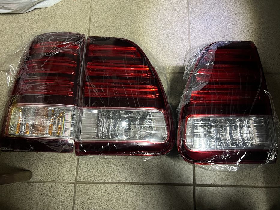 Продаю НОВІ задні рестайлінгові діодні фари на Лексус Лх 470