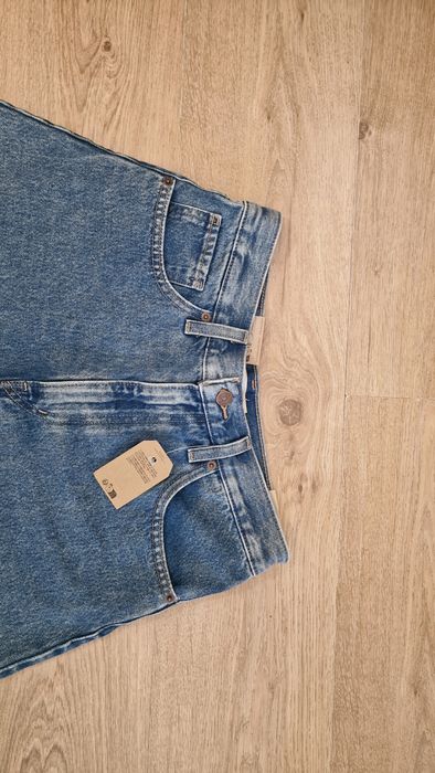 Нові шорти Levi's High Waisted Mom оригінал розмір 28
