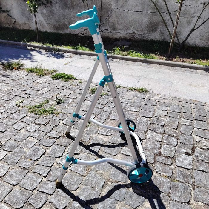 Andarilho Forta CAR em alumínio com 2 rodas – regulável