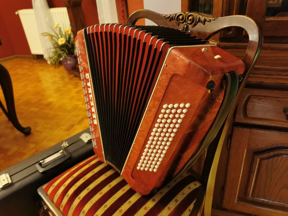 Akordeon klawiszowy Teza 80 basów z futerałem
