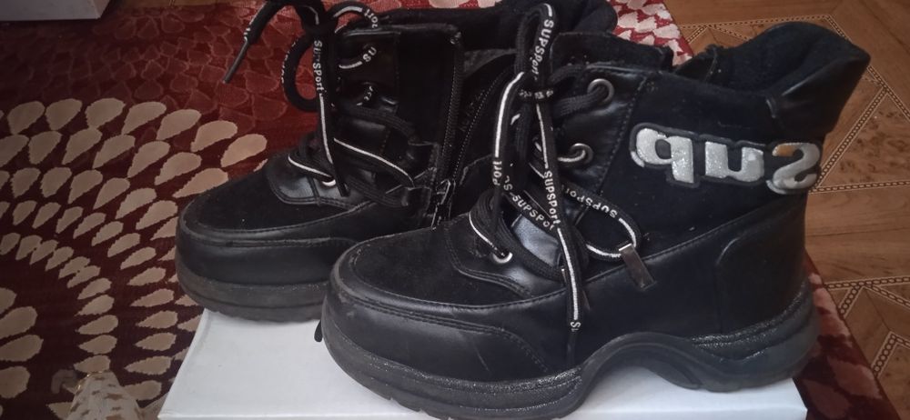 Зимове взуття для дівчаток