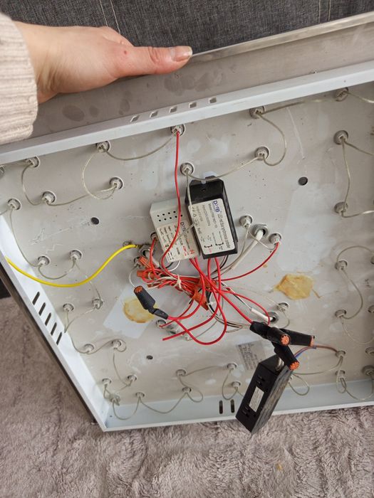 Люстра с геологеновыми лампочками