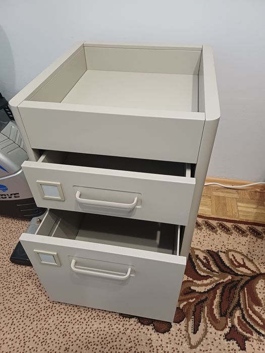IDASEN Ikea. Komoda na kółkach. Kaszmir