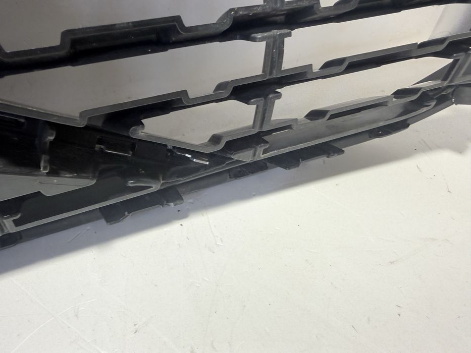 Volvo XC40 grill atrapa chłodnicy R-design 18-22