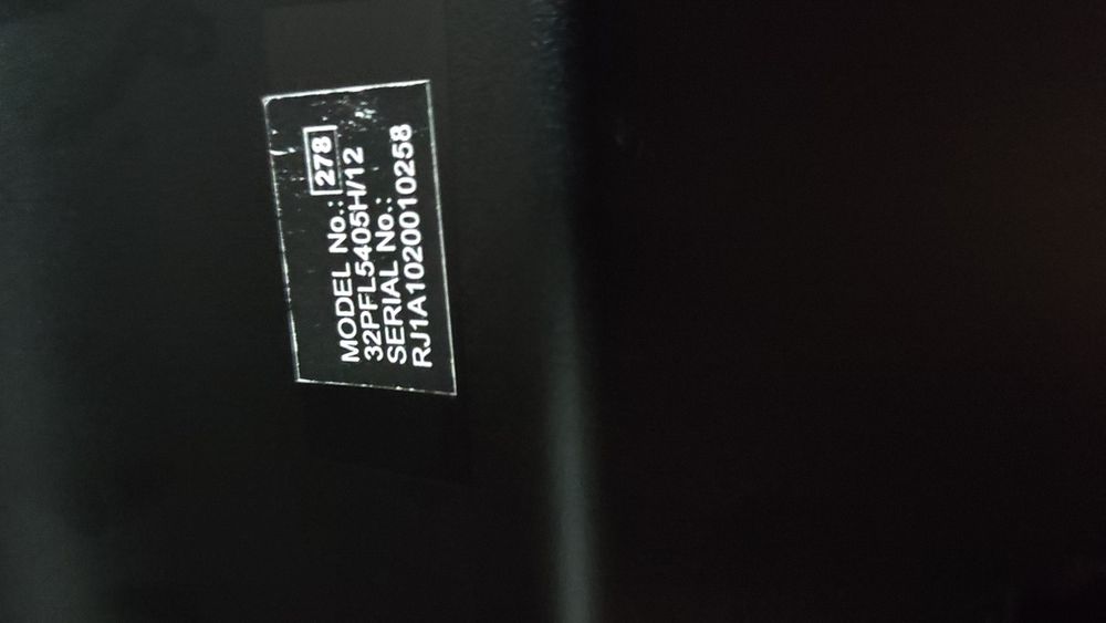 Teelvisor Phillips, para peças, em bom estado, porém não funciona. A lâmpada acende-se, mas o monitor não
