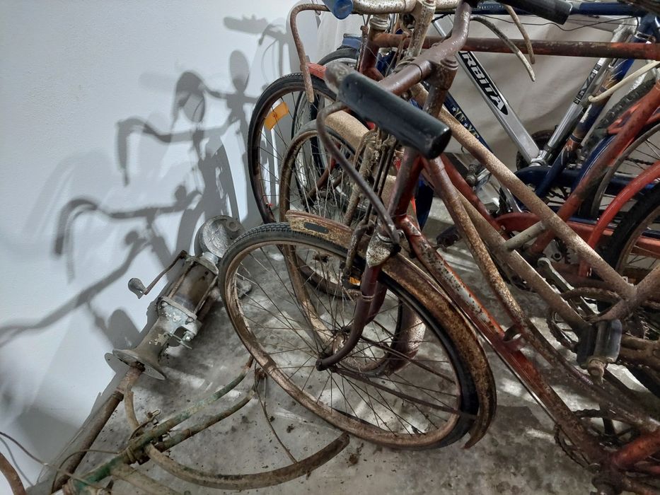 Bicicleta de senhora, com travões de alavanca