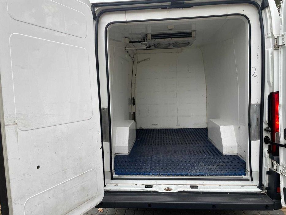 Chłodnia wynajem wypożyczalnia samochodów dostawczych BUS