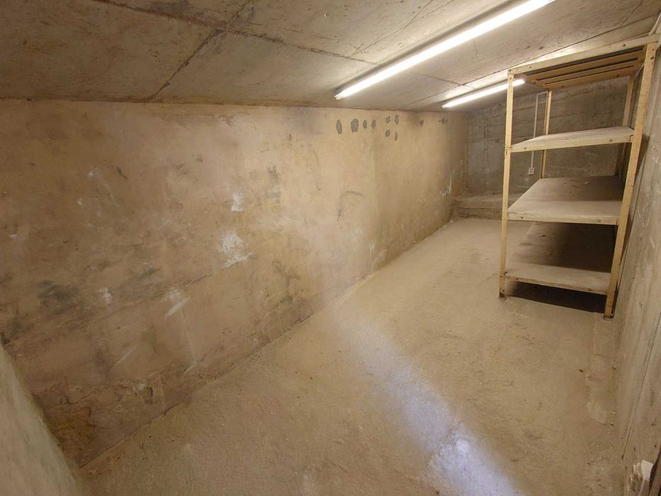 Гараж на  Олени Степанівни