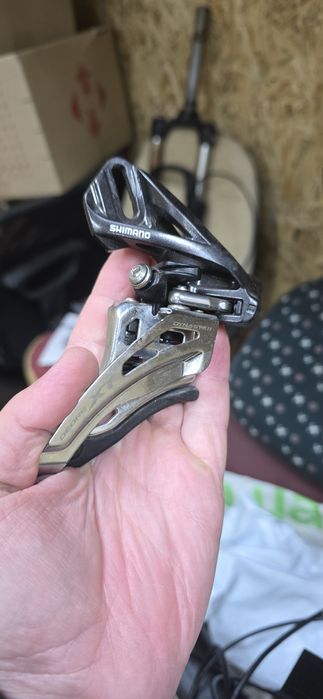 Продам передний переключатель для велосипеда Shimano Deore XT Dyna-sys