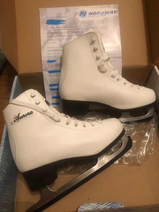 Жіночі фігурні ковзани