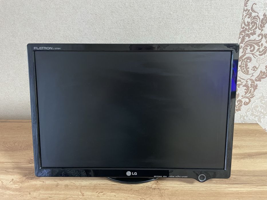 Монітор LG L197WHS