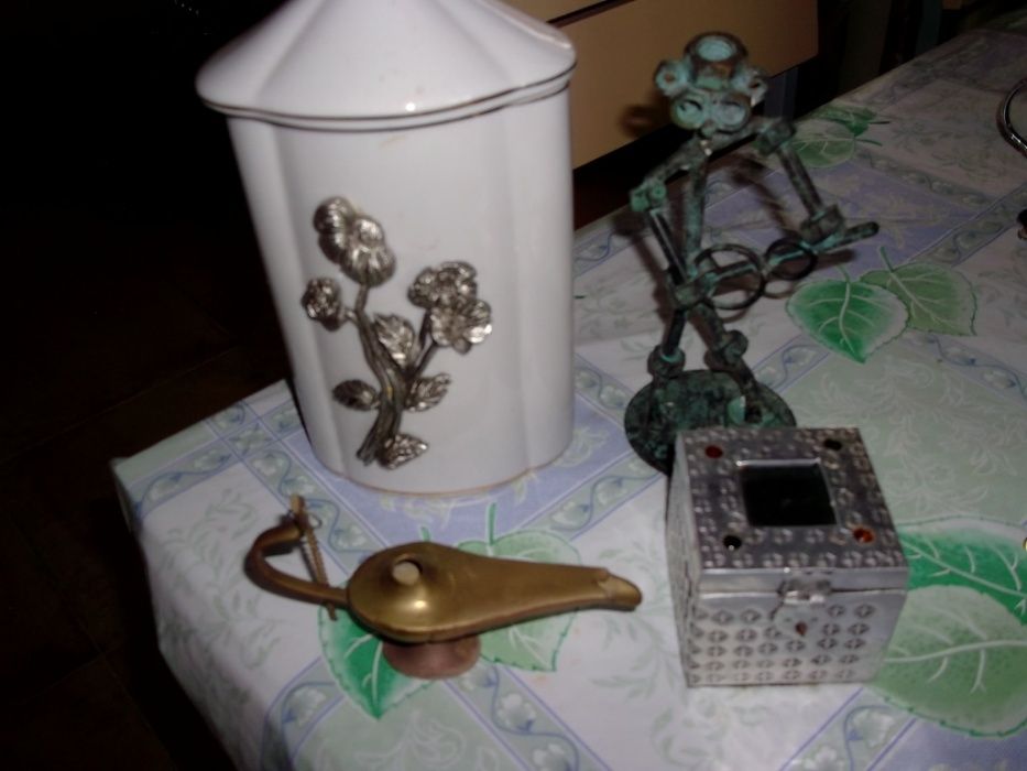 guarda jóias,harmónica,pote etc.