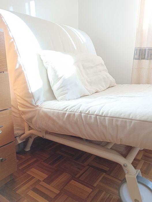 Três Sofá cama em bege -IKEA (preço unitário)