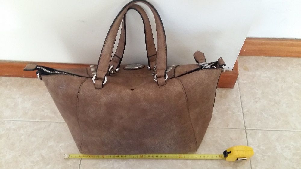 3 Bolsas / malas de mão: camel; preto