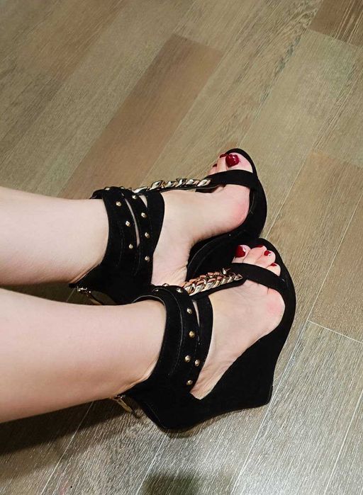 Коктельные босоножки.