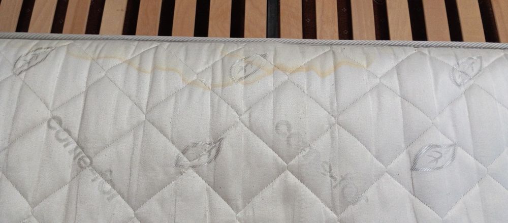 Продам 2 односпальные кровати с матрасом б/у