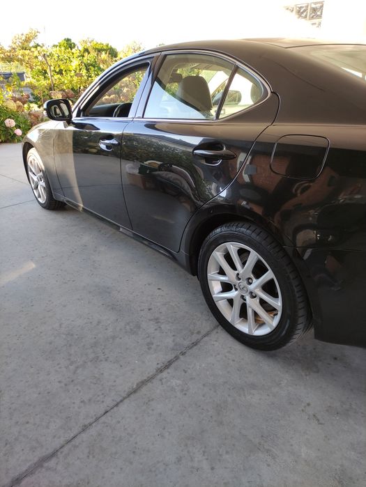 Lexus IS 200 D  2012 ( avariado) possível troca